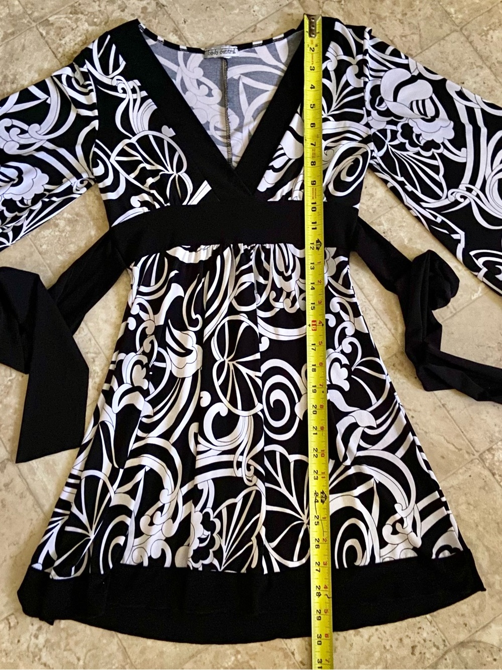 Top/Mini dress: Floral Swirl V-Neck with stretch (S/M) EUC.
